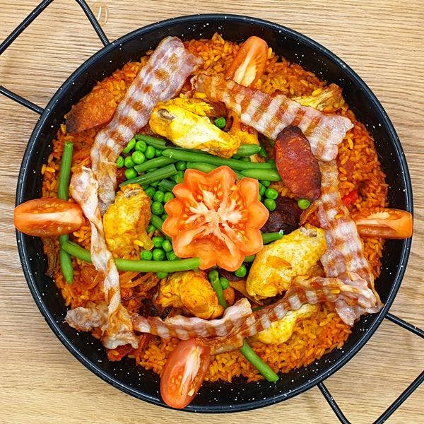 Paella de carne - leckeres Reisgericht aus der Pfanne