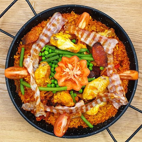 Paella de carne - golosa ricetta a base di riso in padella