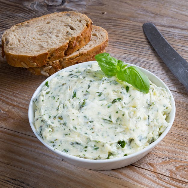 Burro di Sale delle Alpi alle erbe – Ricetta rapida per grigliate