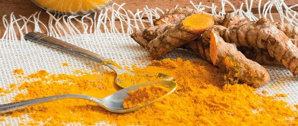 Polvere di curcuma e tubero