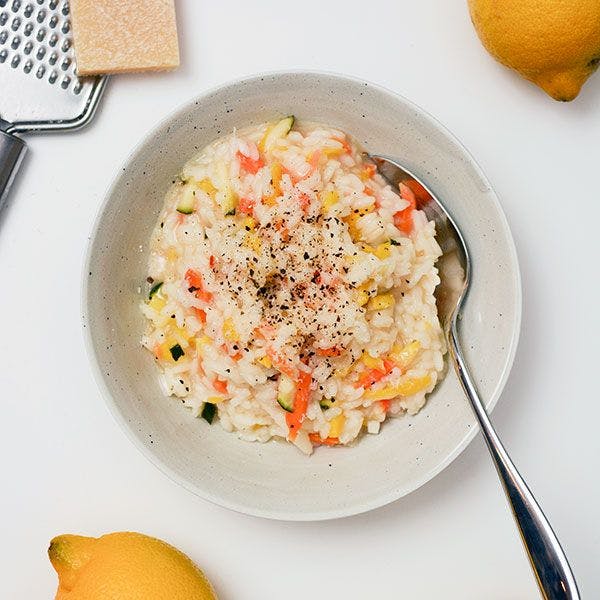 Gustoso risotto al limone con trito di verdure