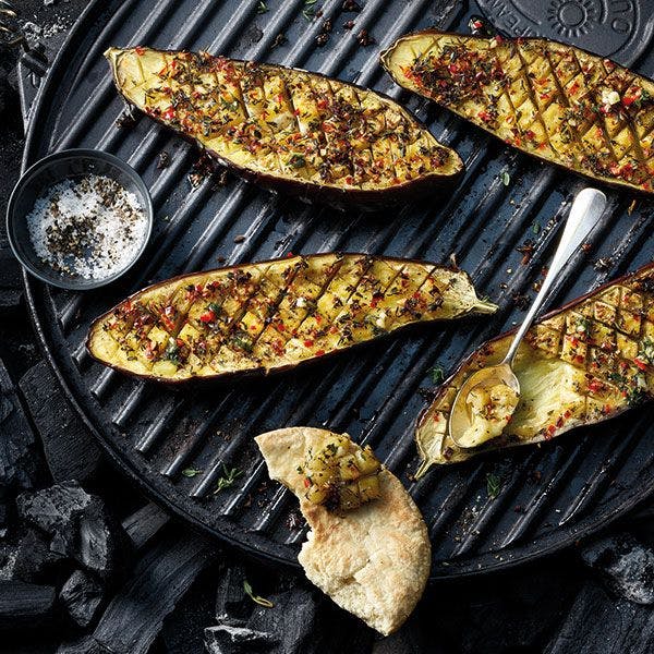 Aubergines marinées et épicées au barbecue