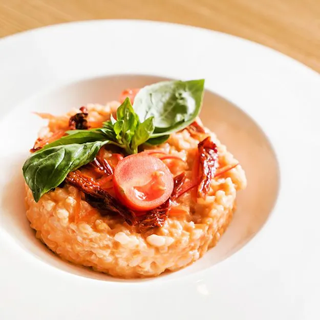 Risotto Rezept – mit Trockentomaten und Basilikum