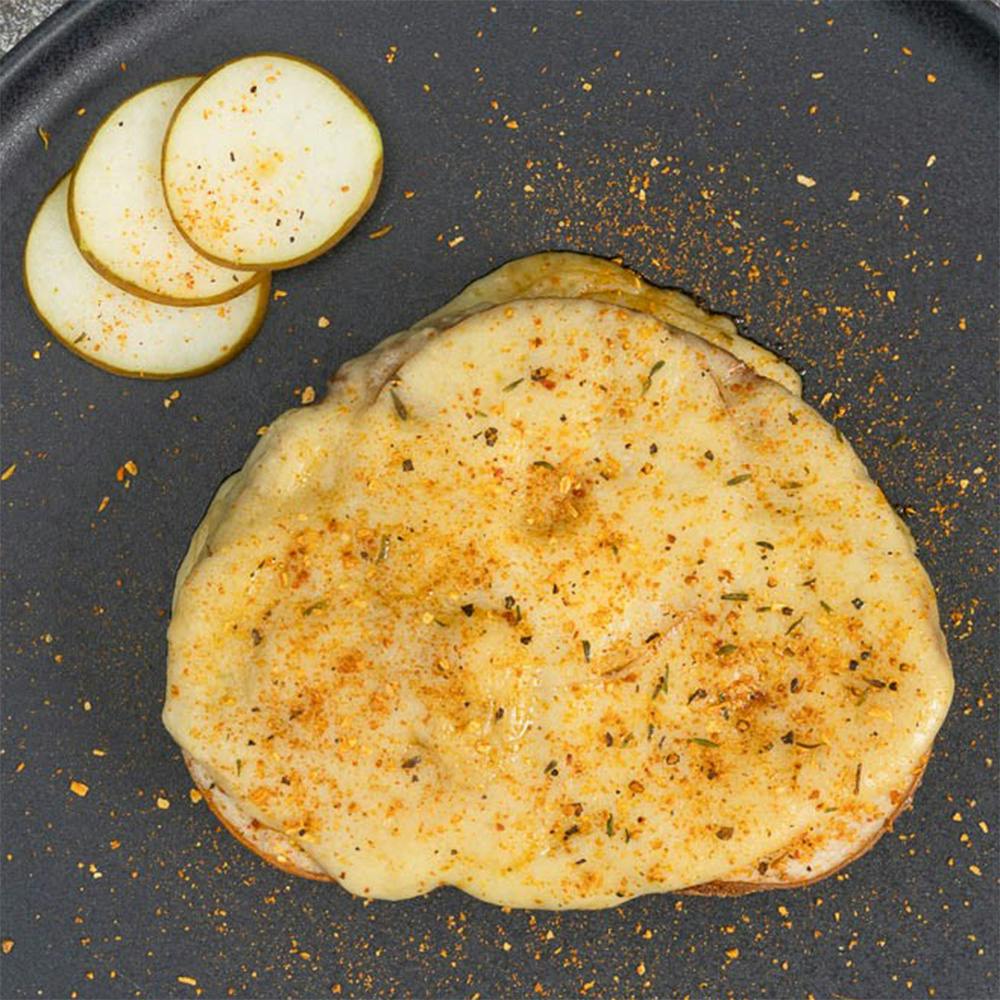 Croûtes véganes au fromage et aux poires