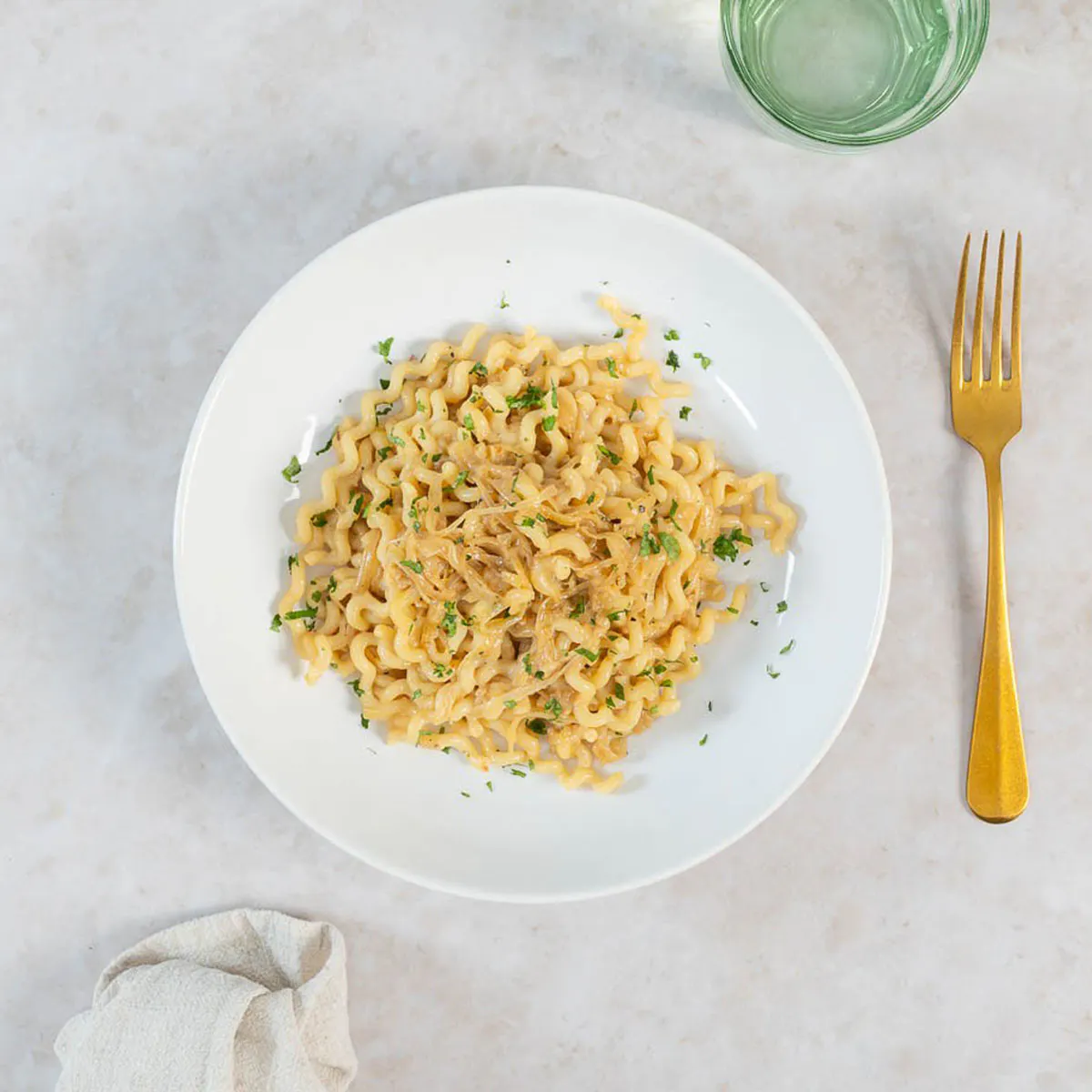 Pasta mit karamellisierten Zwiebeln