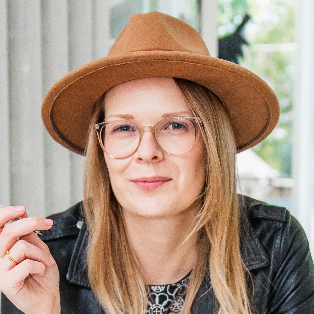 portrait of Robyn Kacperski