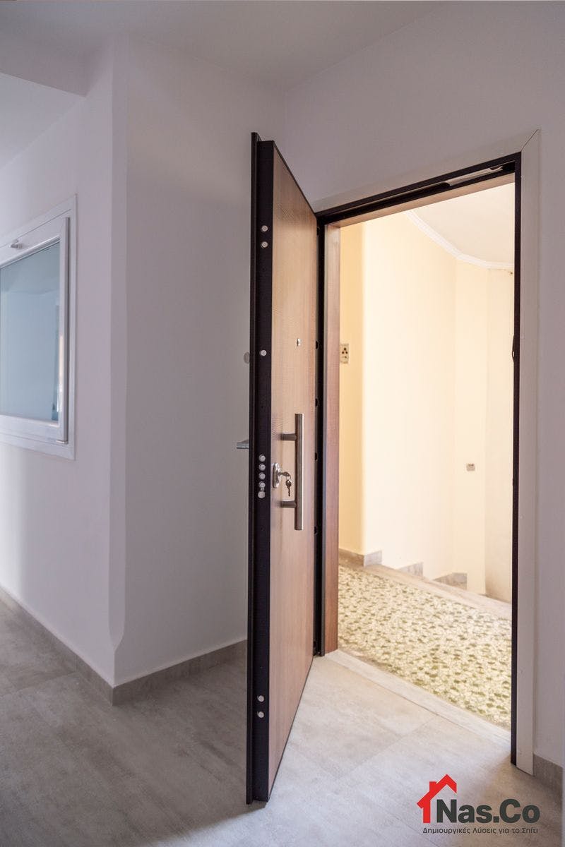 Ολική Ανακαίνιση Σπιτιού στην Πλατεία Αμερικής Νοέμβριος 2021 Πόρτα Ασφαλείας