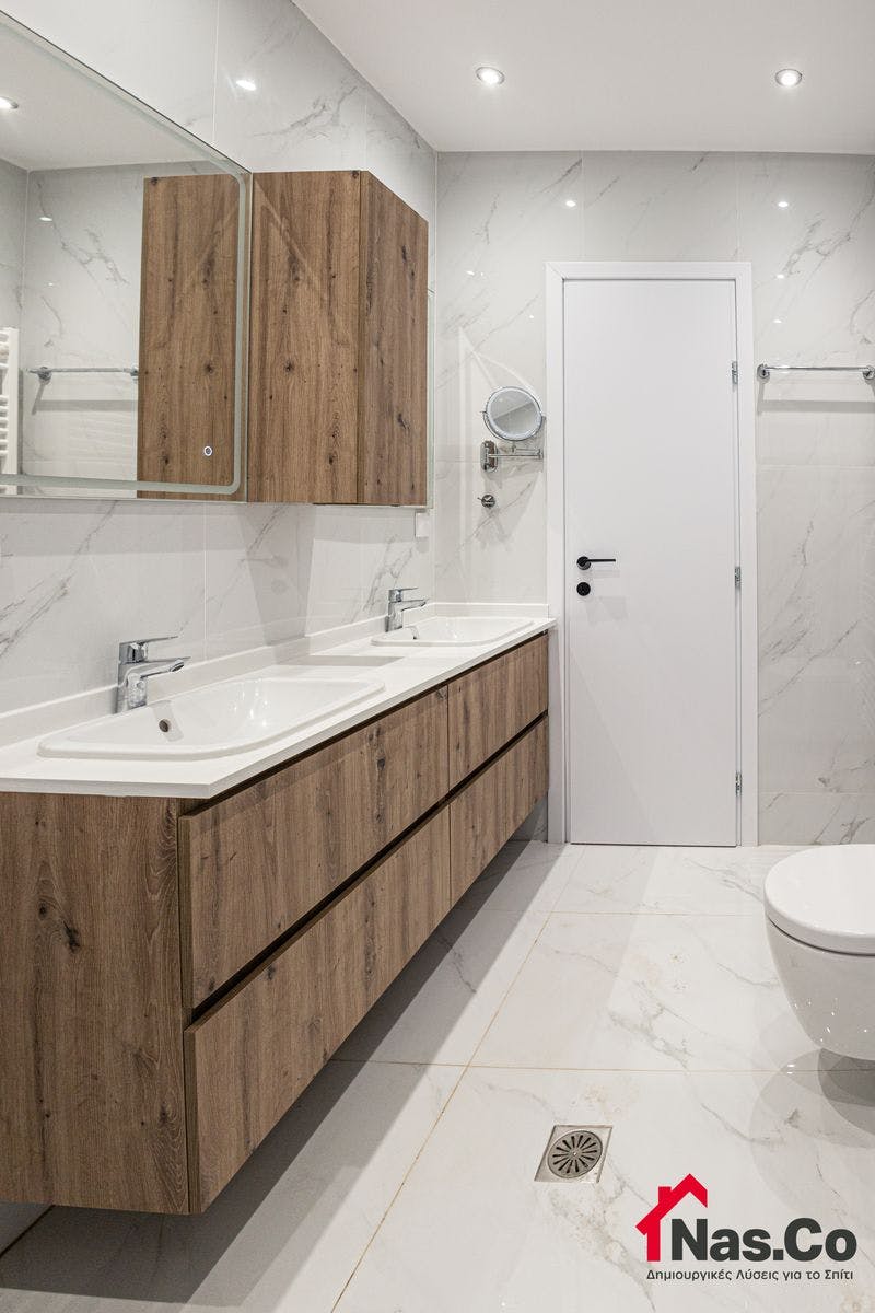 Ολική Ανακαίνιση Διαμερίσματος στην Νέα Σμύρνη Σεπτέμβριος 2023 λουτρό έπιπλο μπάνιου τουαλέτα καθρέπτης πλακάκια