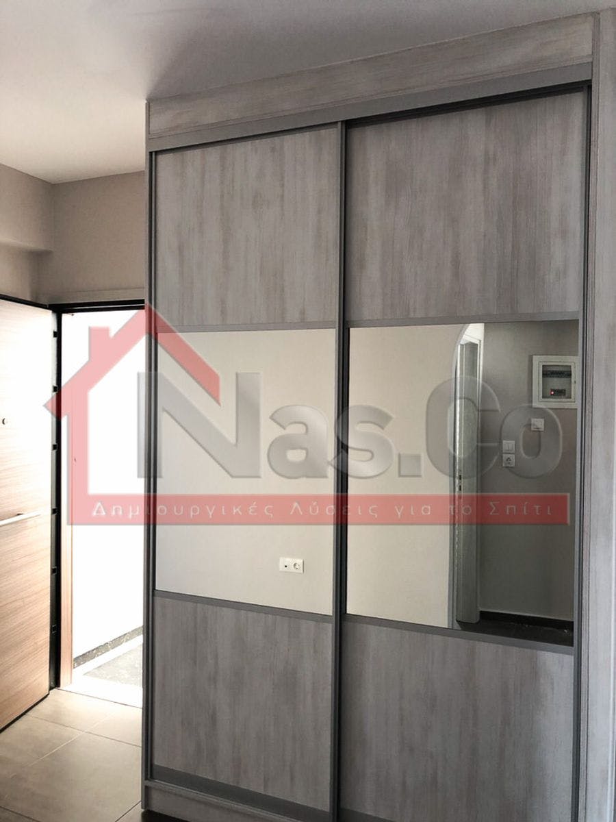 Προχωρήσαμε με προμήθεια και τοποθέτηση πλακιδίων σε όλο το δάπεδο εσωτερικά.