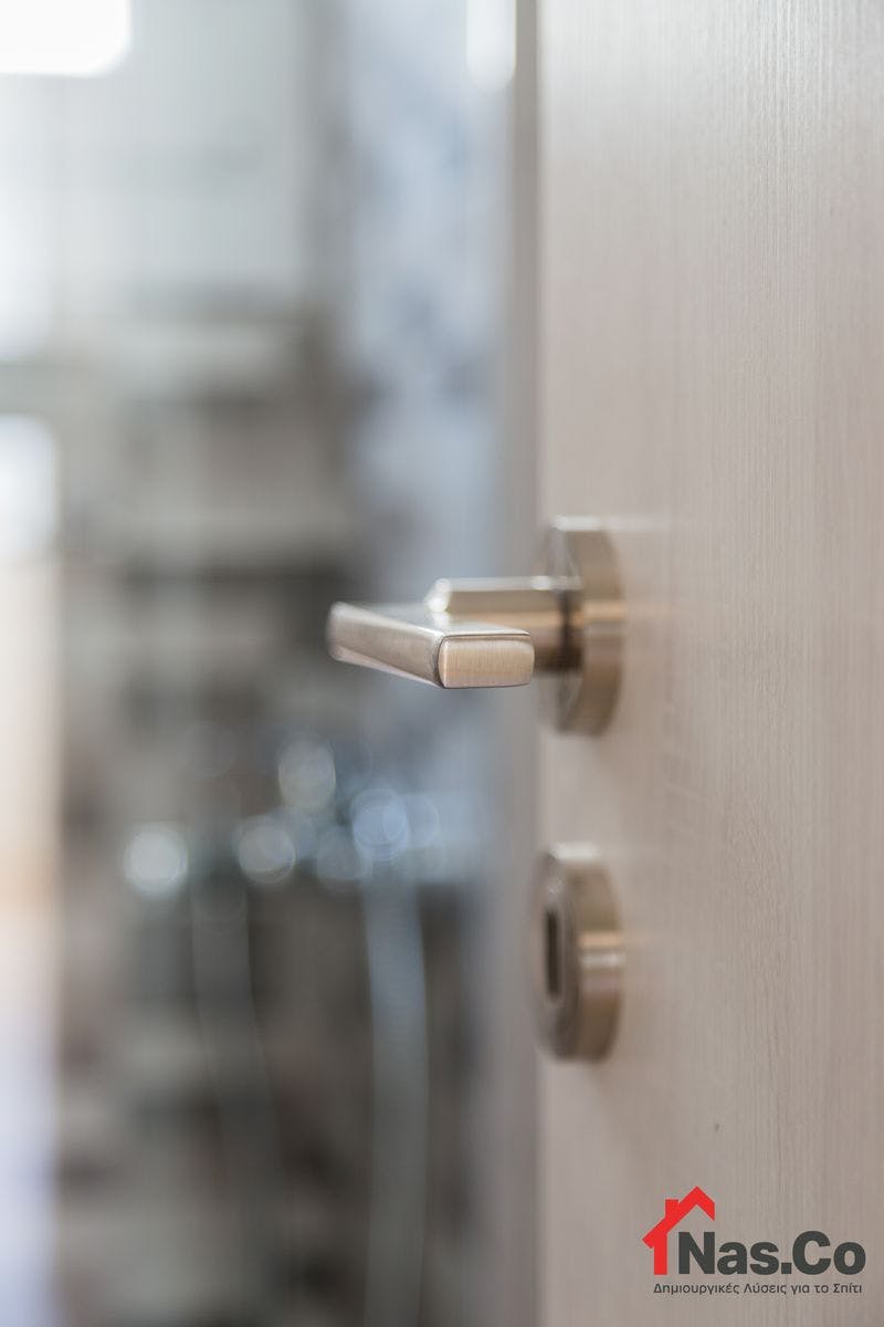 Ολική Ανακαίνιση Διαμερίσματος στον Καρέα Ιανουάριος 2023 πόμολο