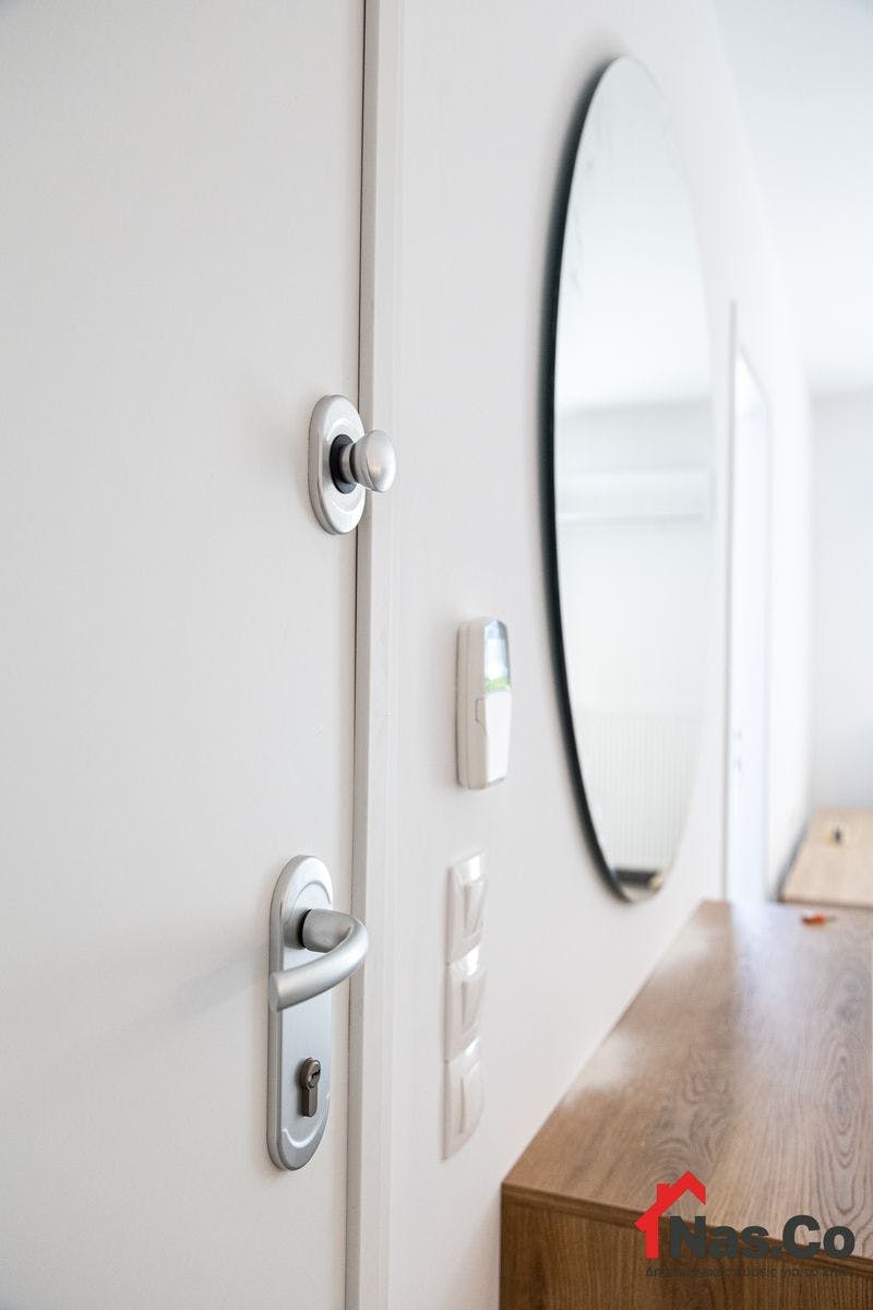 Ολική Ανακαίνιση Διαμερίσματος στον Γέρακα Μάιος 2023 πόρτα ασφαλείας