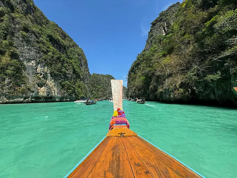 Kayak bow Thailand - Roman Lezhnin - unsplash