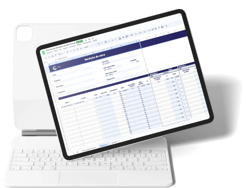 Tablet mostrando a planilha de medição de obras da Cobli.