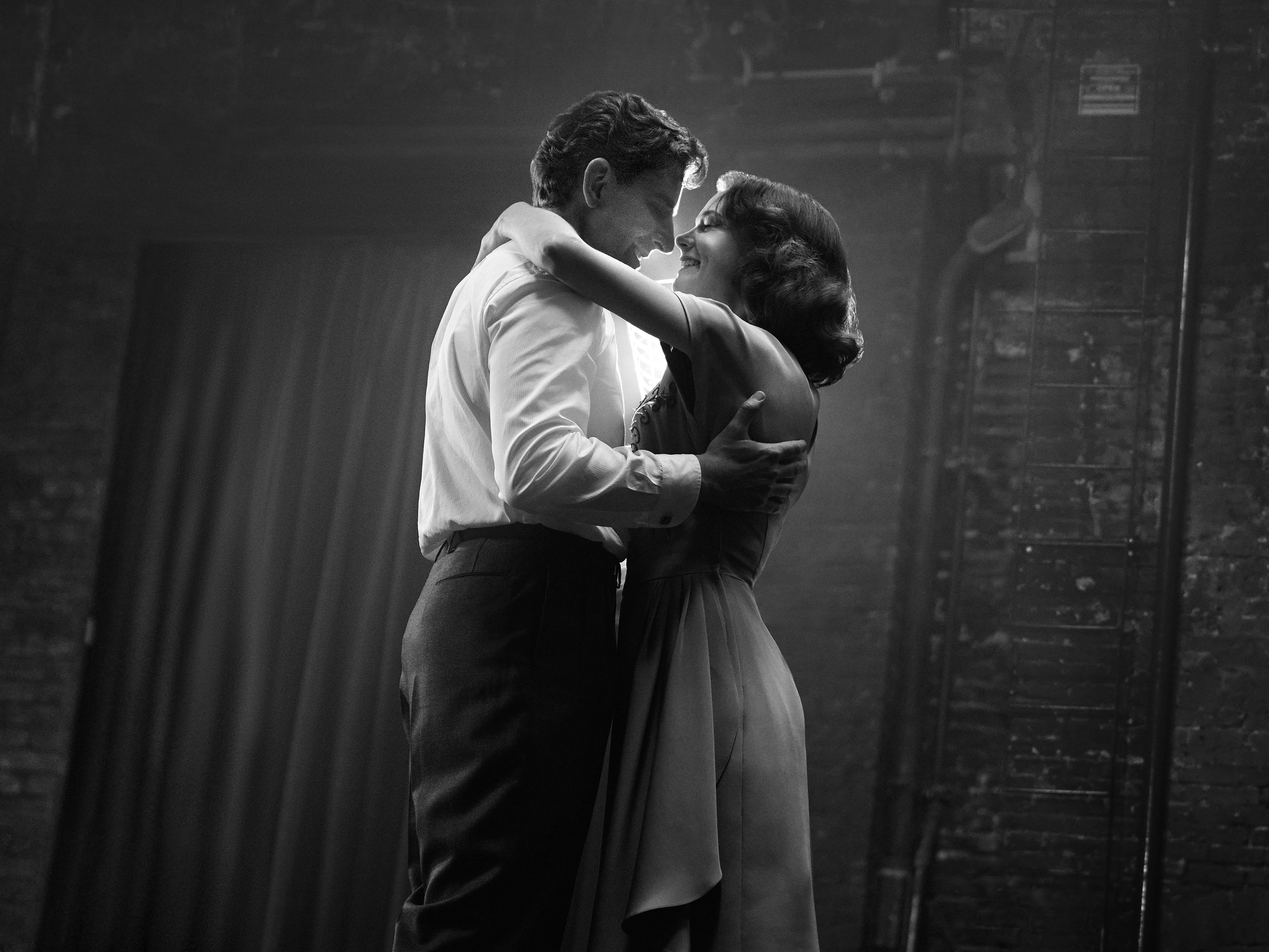 Leonard Bernstein (Bradley Cooper) and Felicia Montealegre Cohn Bernstein (Carey Mulligan) dance on a darkened stage. How romantic.