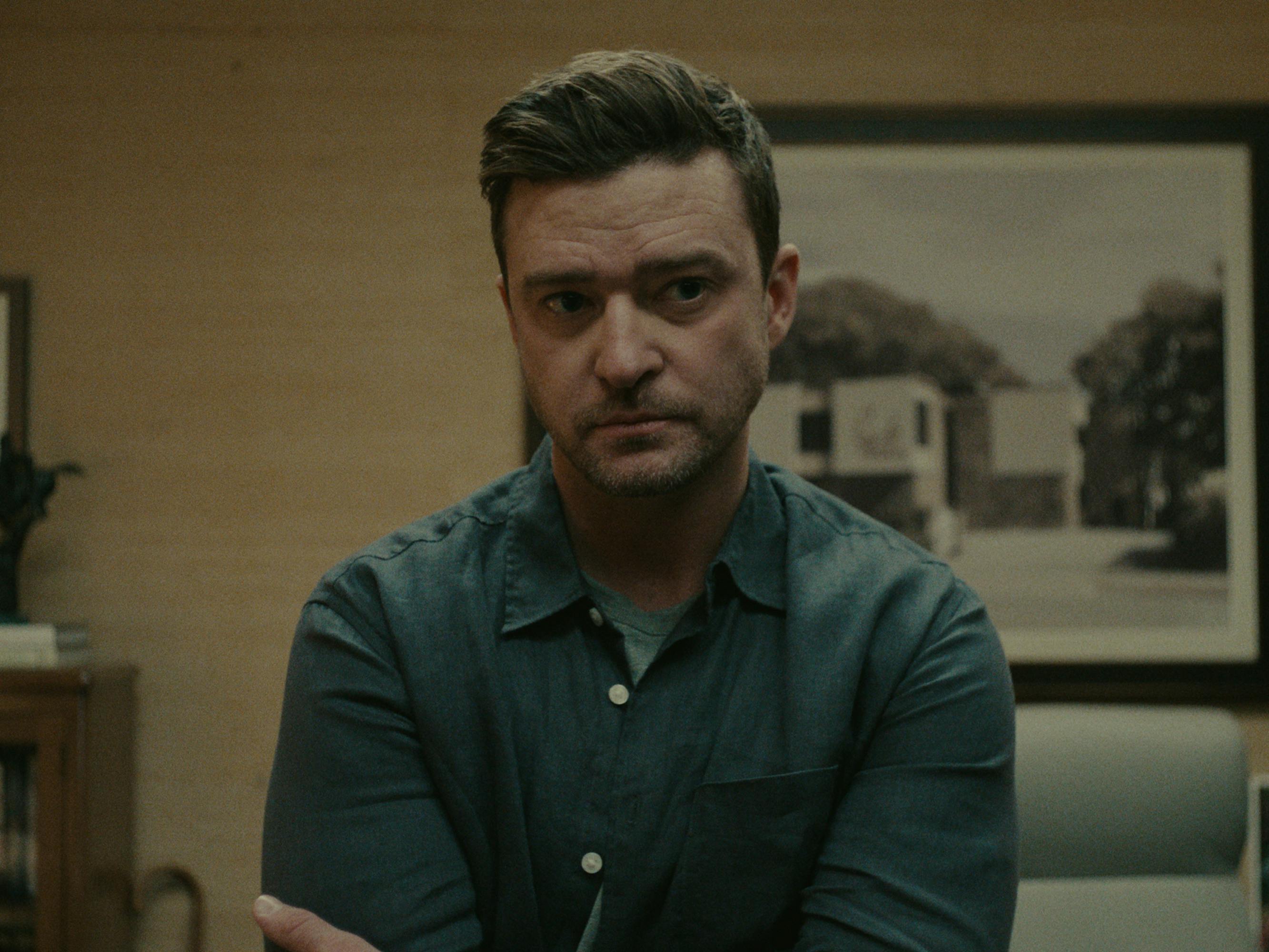 Will Grady (Justin Timberlake) looks shady in a real estate office. 