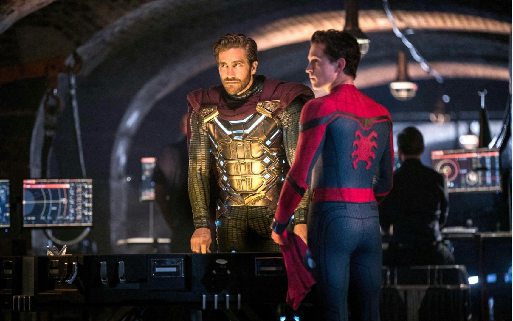 Quentin Beck a.k.a. Mysterio (Jake Gyllenhaal) and Peter Parker a.k.a. Spider-Man (Tom Holland) in Spider-Man: Far from Home (2019). Gyllenhaal wears a gold suit and Holland wears a red and blue suit.