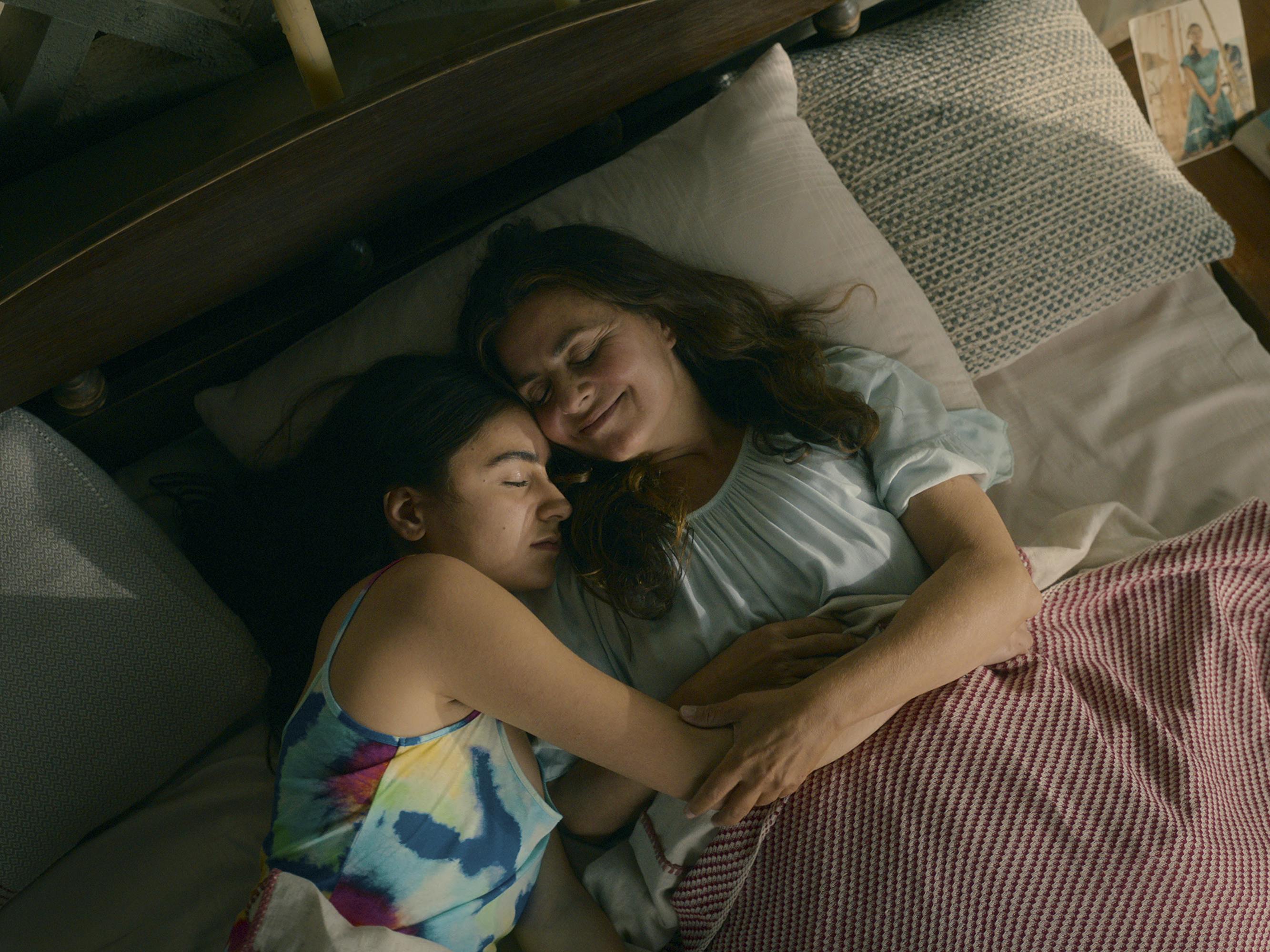 Fia (Bahar Balci) and Zeynep (Naomi Krauss) lie together in bed.