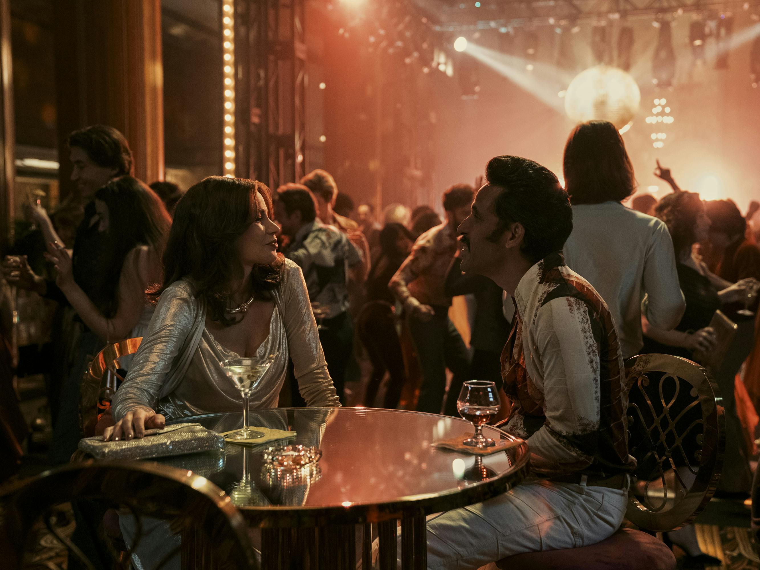 Griselda (Sofia Vergara) and Johnny (Wilmer Calderon) sit together in a red-lit bar.