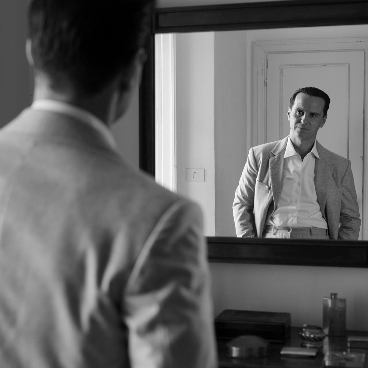 Tom Ripley (Andrew Scott) looks at himself in the mirror.