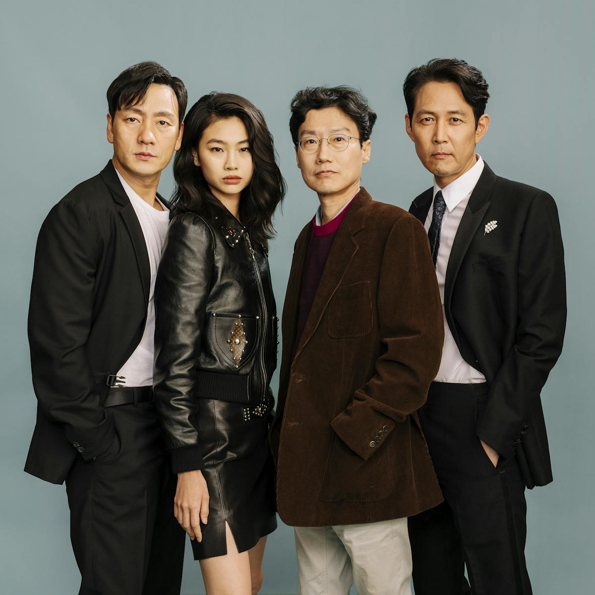 Park Hae-soo, Jung Ho-yeon, Hwang Dong-hyuk, and Lee Jung-jae stand in front of a gray-blue backdrop.