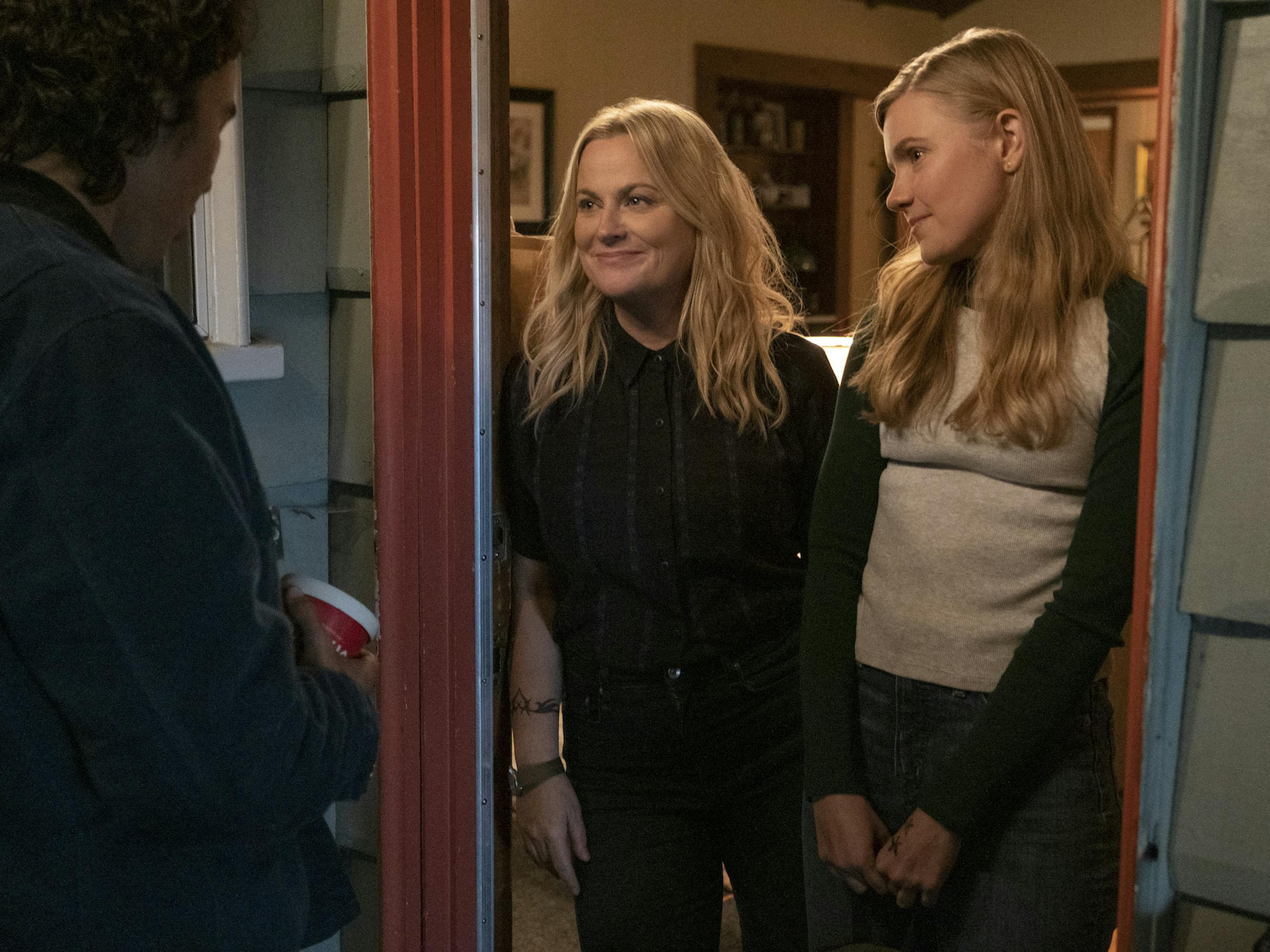 Lisa Johnson (Amy Poehler) and Vivian Carter (Hadley Robinson) stand in a doorframe.