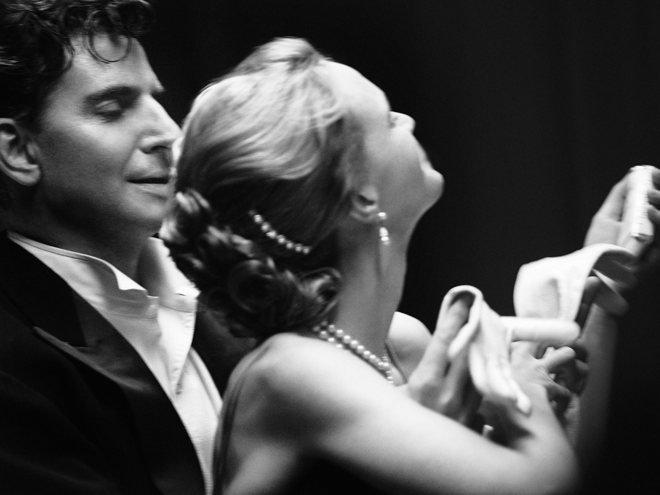 Leonard Bernstein (Bradley Cooper) and Felicia Montealegre Cohn Bernstein (Carey Mulligan) stand together in this elegant black-and-white picture.
