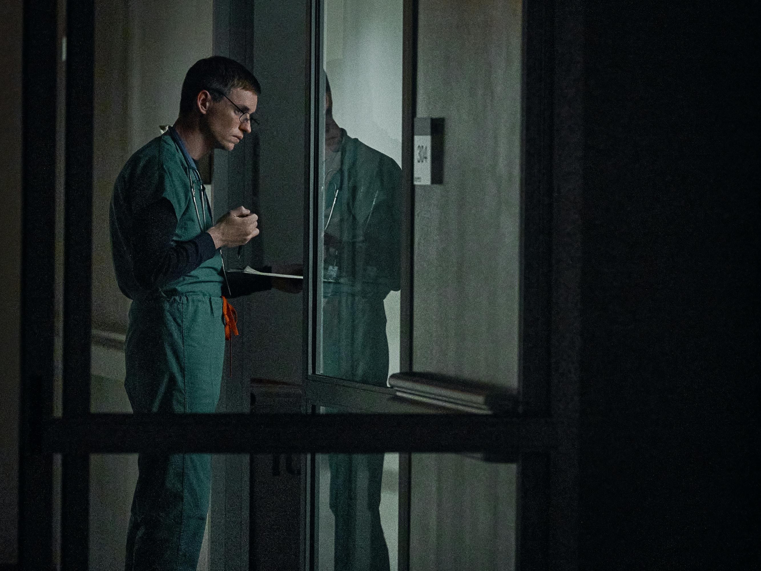 Charles Cullen (Eddie Redmayne) wears green scrubs and lurks in the hospital hallways.