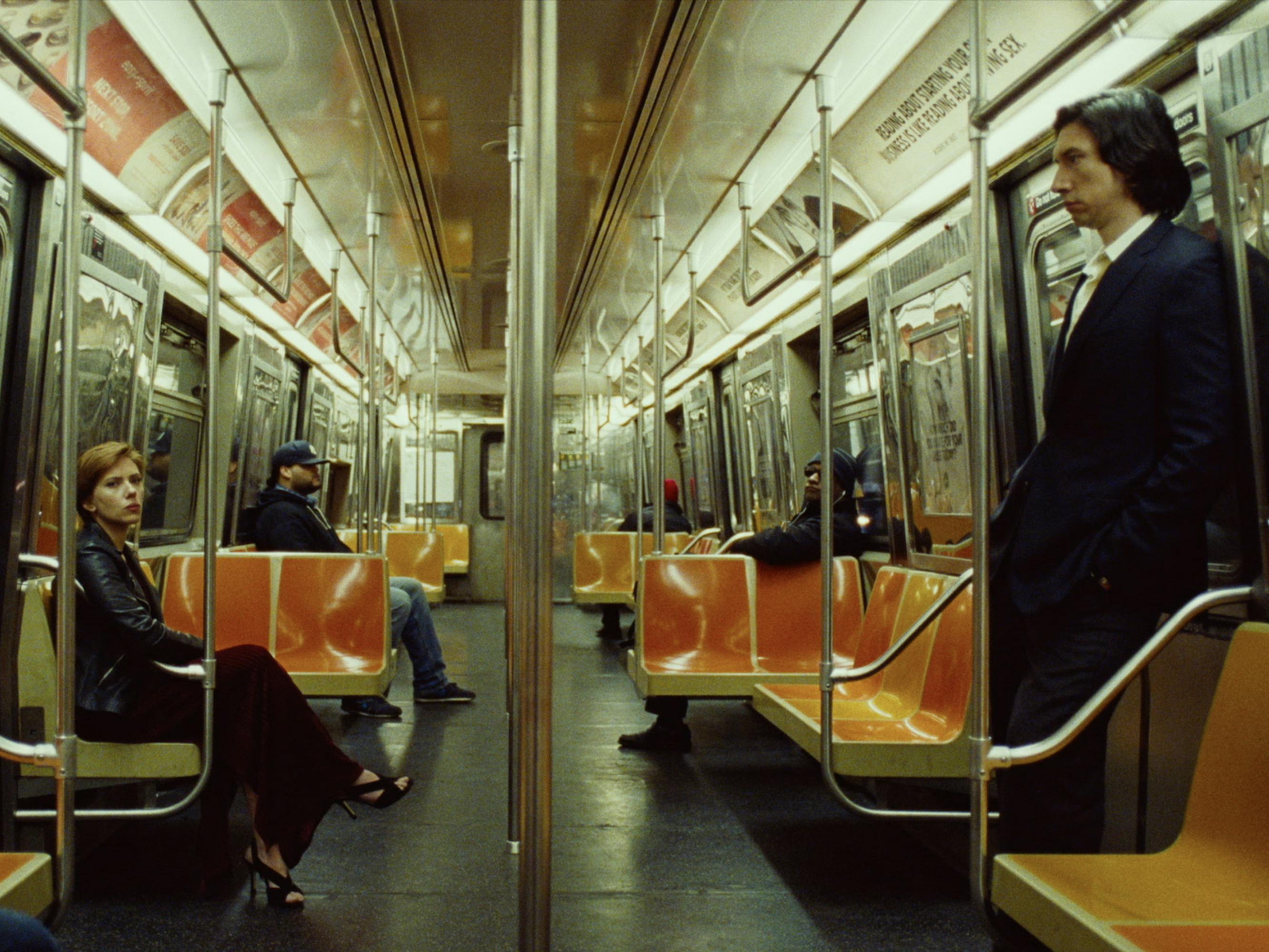 Nicole Barber (Scarlett Johansson) and Charlie Barber (Adam Driver) sit across from each other on the subway.