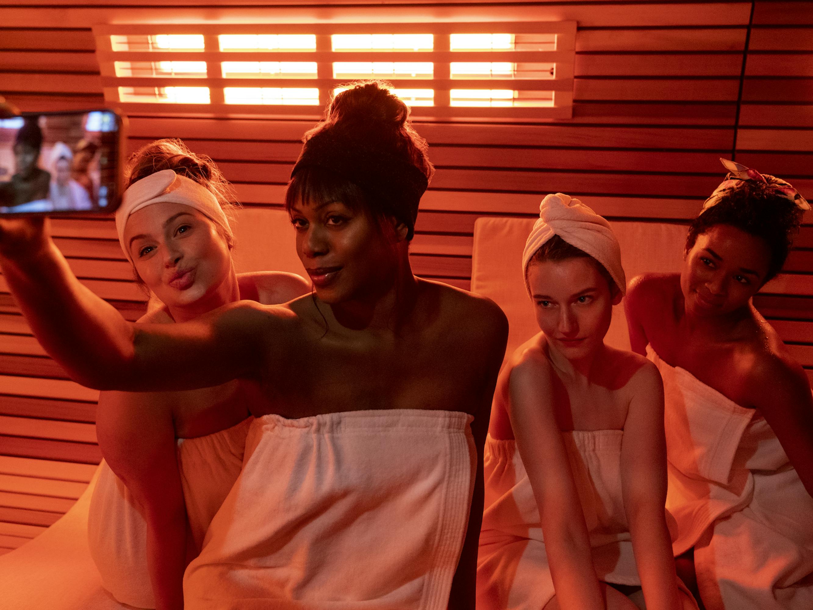 Katie Lowes, Laverne Cox, Julia Garner, and Alexis Floyd in an infrared sauna pose for a selfie.