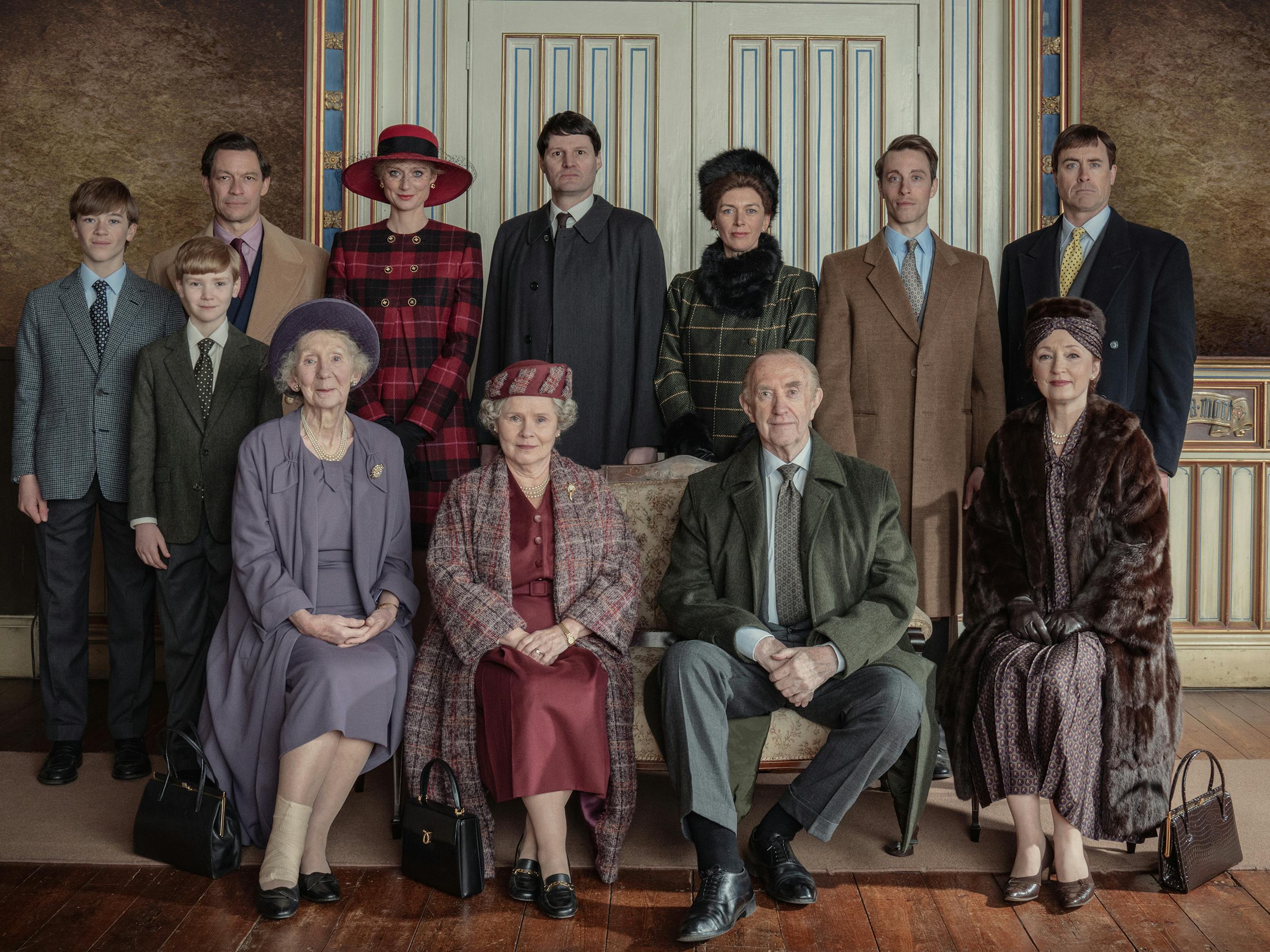 Prince William (Senan West), Prince Harry (Will Powell), Prince Charles (Dominic West), Queen Elizabeth the Queen Mother (Marcia Warren), Princess Diana (Elizabeth Debicki), Queen Elizabeth (Imelda Staunton), Timothy Laurence (Theo Fraser Steele), Princess Anne (Claudia Harrison), Prince Philip (Jonathan Pryce), Prince Edward (Sam Woolf), Princess Margaret (Lesley Manville), and Prince Andrew (James Murray) pose for a picture.