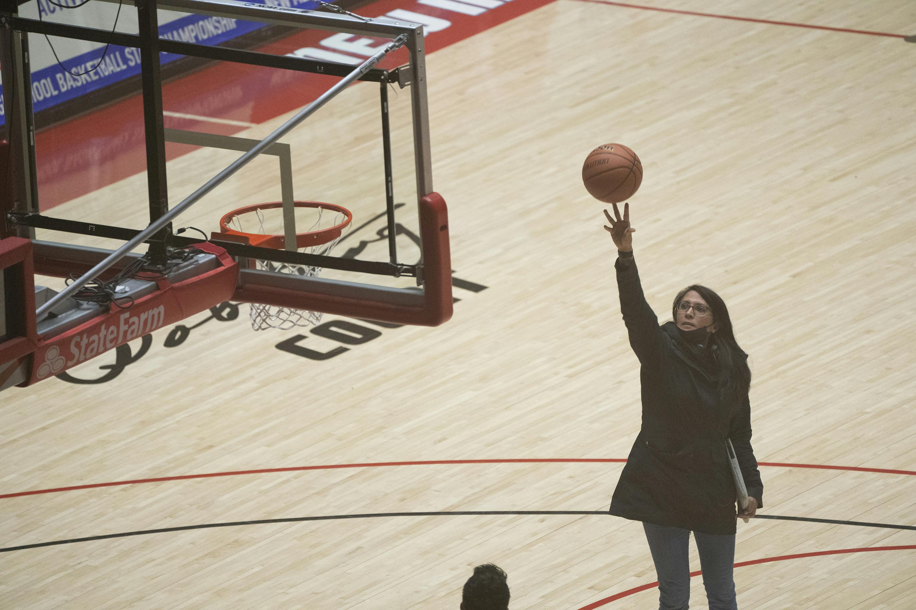 Sydney Freeland shoots a basket with one hand.