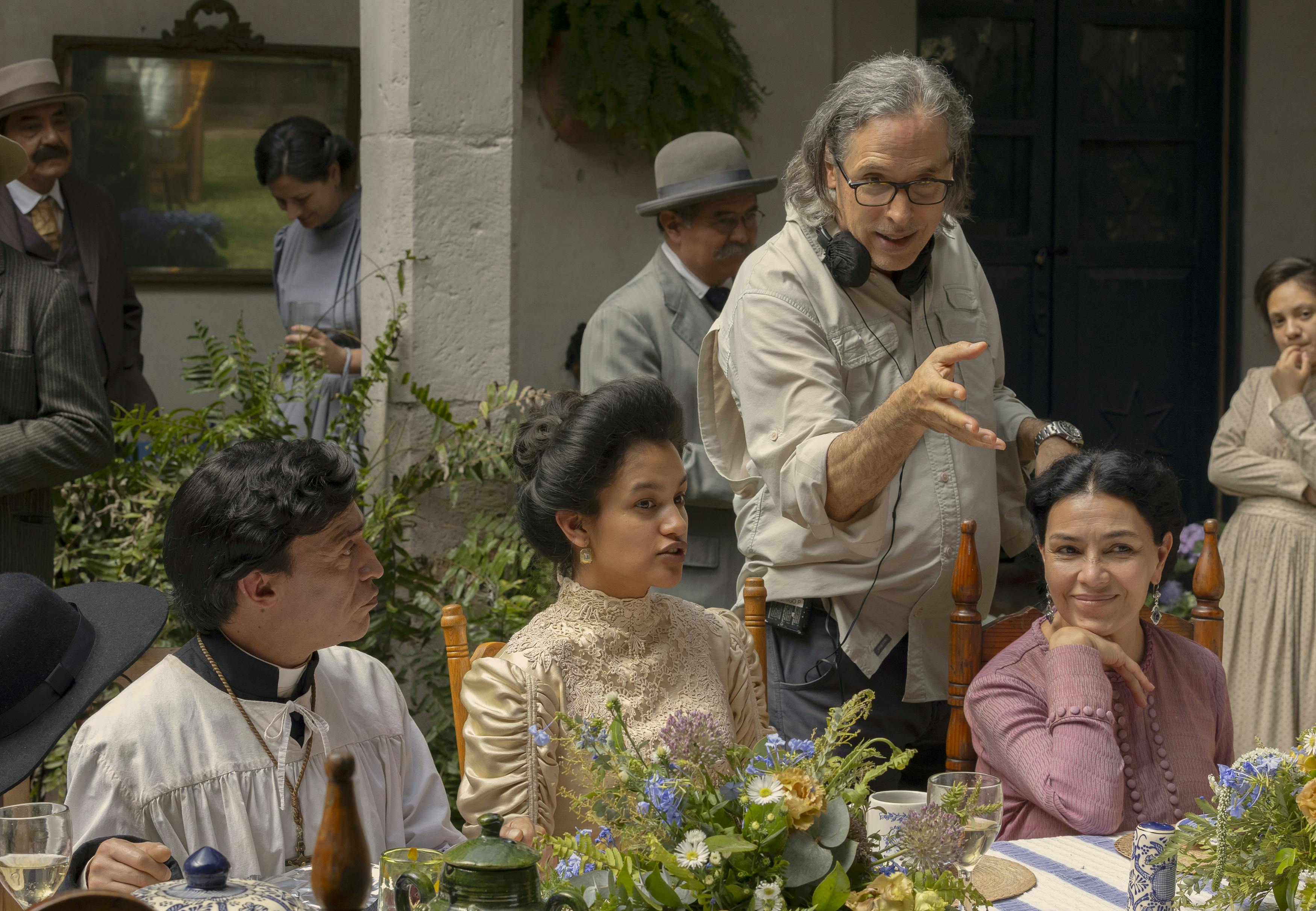 Ishbel Bautista, Rodrigo Prieto, and Dolores Heredia sit around a table. 