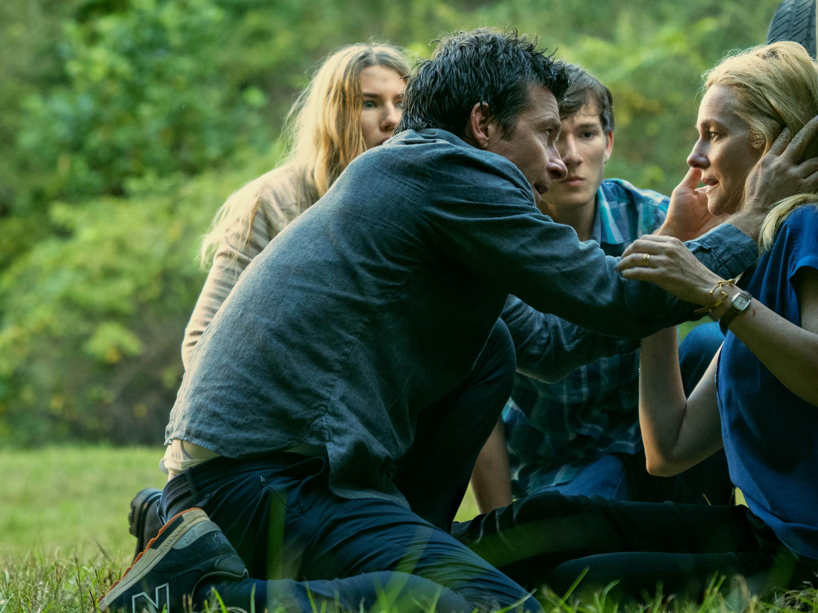 Charlotte Byrde (Sofia Hublitz), Marty Byrde (Jason Bateman), Jonah Byrde (Skylar Gaertner), and Wendy Byrde (Laura Linney) sit in the grass looking distressed.