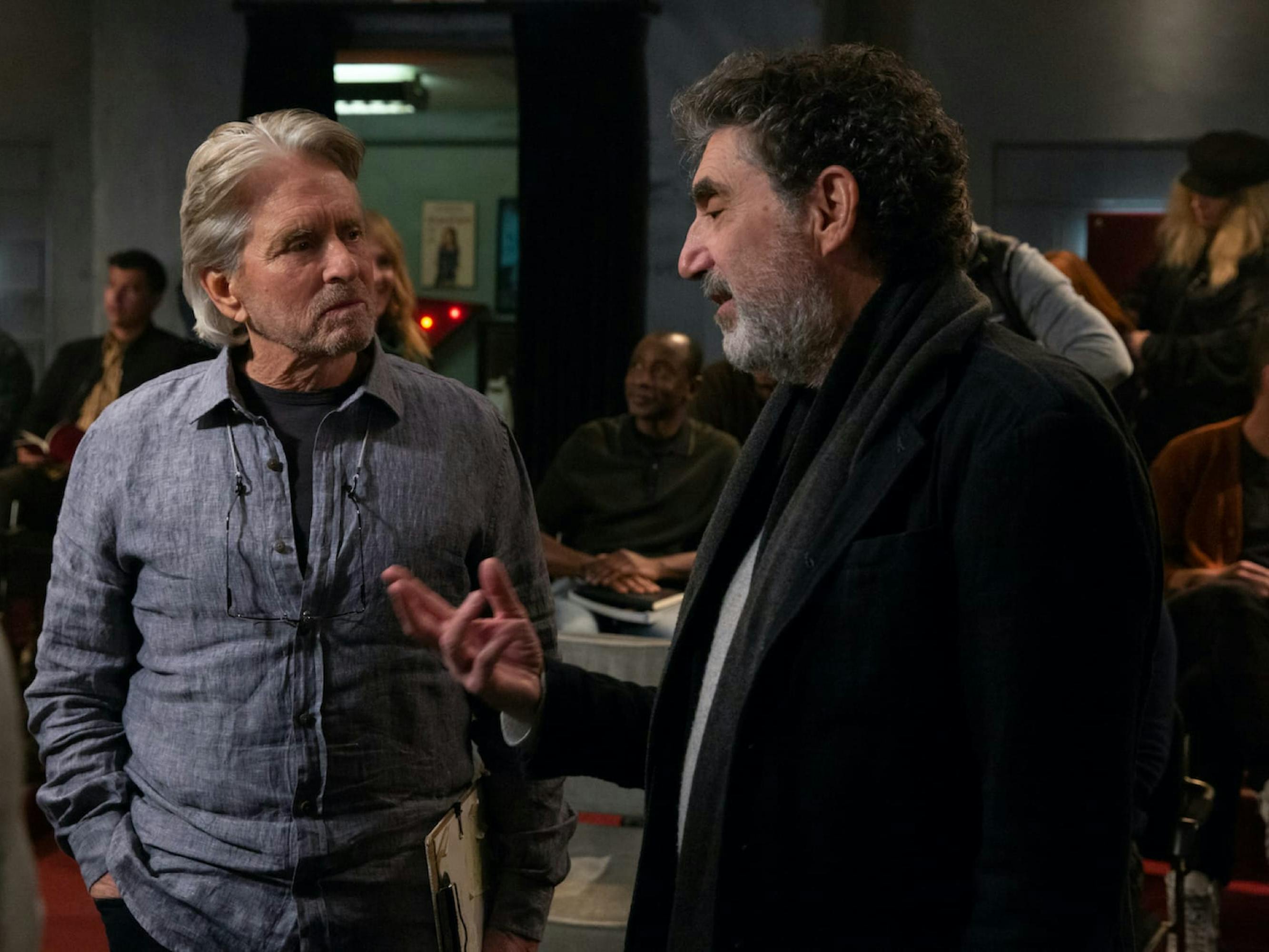 Sandy Kominsky (Michael Douglas) and Chuck Lorre on set of The Kominsky Method.