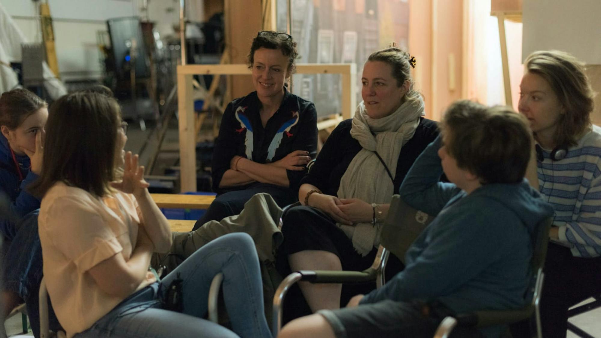 Deborah Feldman speaking with Maria Schrader and Anna Winger on set