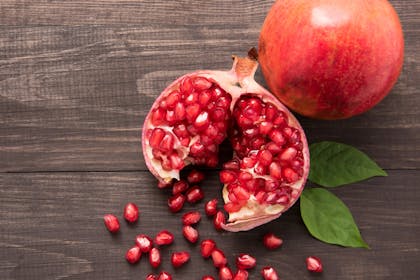 A picture of a pomegranate and pomegranate seeds