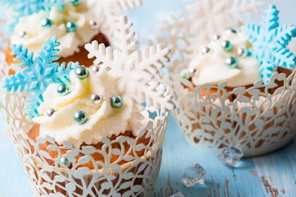 Winter wonderland snowflake cupcakes