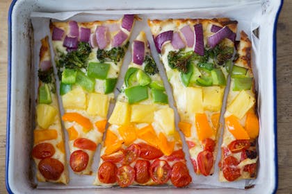 Rainbow cauliflower pizza
