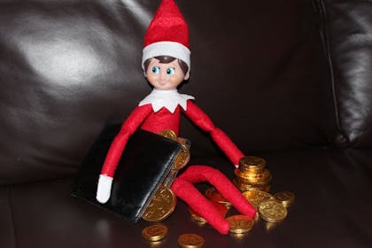 elf getting coins from wallet 
