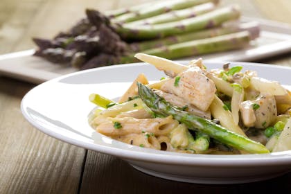 Chicken and asparagus pasta
