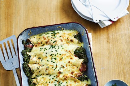 15. Cheesy pancakes with broccoli and ham