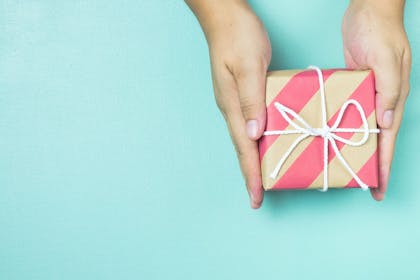 Two hands holding gift