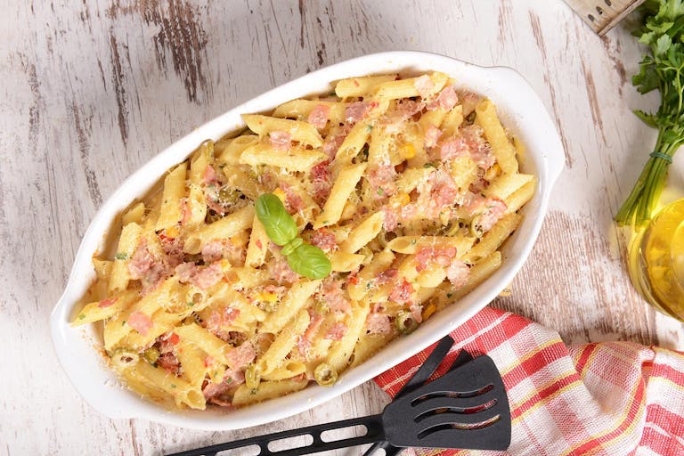 Cheese and ham pasta bake