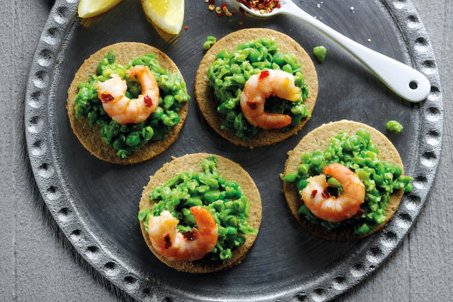 Oatcakes topped with crushed peas and prawns