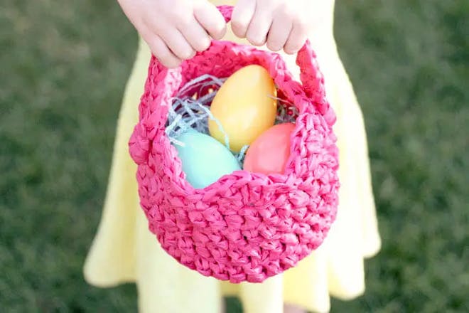 Plastic crocheted easter basket by persialou.com