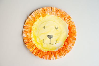 Plate painted to look like a lion