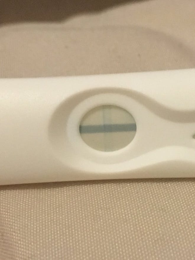 Pregnancy test with evaporation line