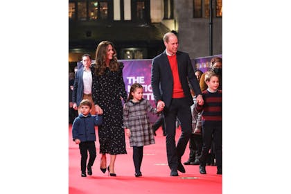 Prince Willliam and Kate attend a panto with their 3 children