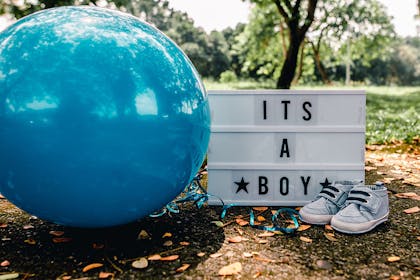 Gender reveal photoshoot