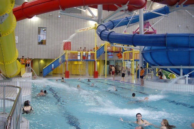 Top 21 Swimming Pools With Slides And Water Flumes Netmums 8224